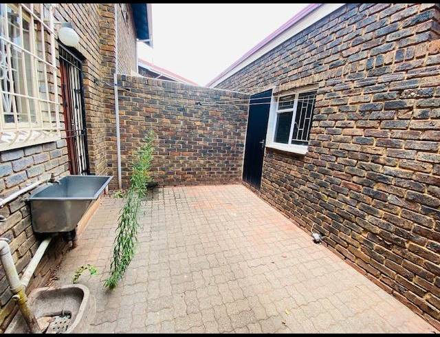 3 BEDROOM PROPERTY TO RENT IN CLAYVILLE EAST